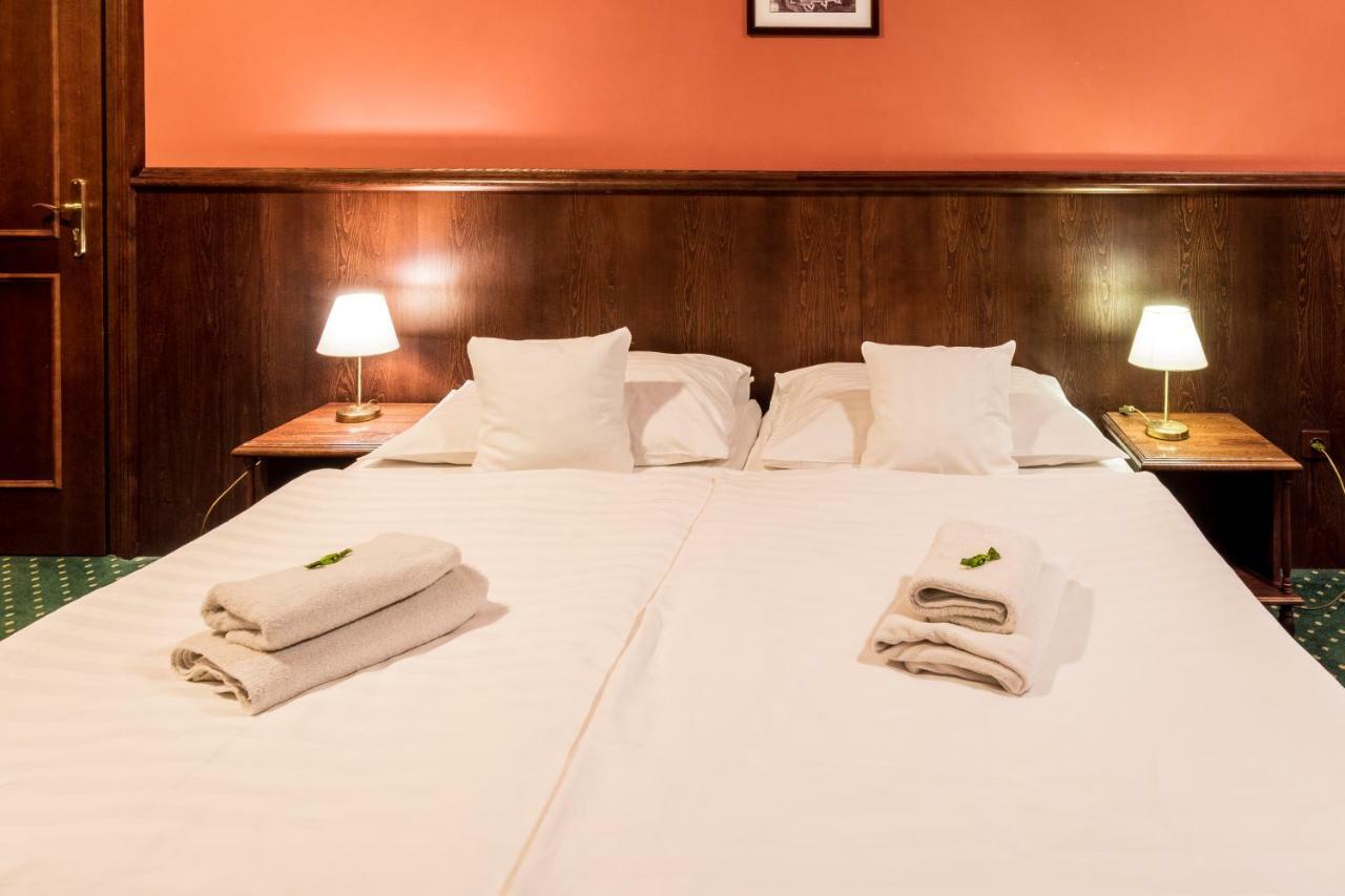 Hotel U Hejtmana Sarovce Uherské Hradiště Kültér fotó
