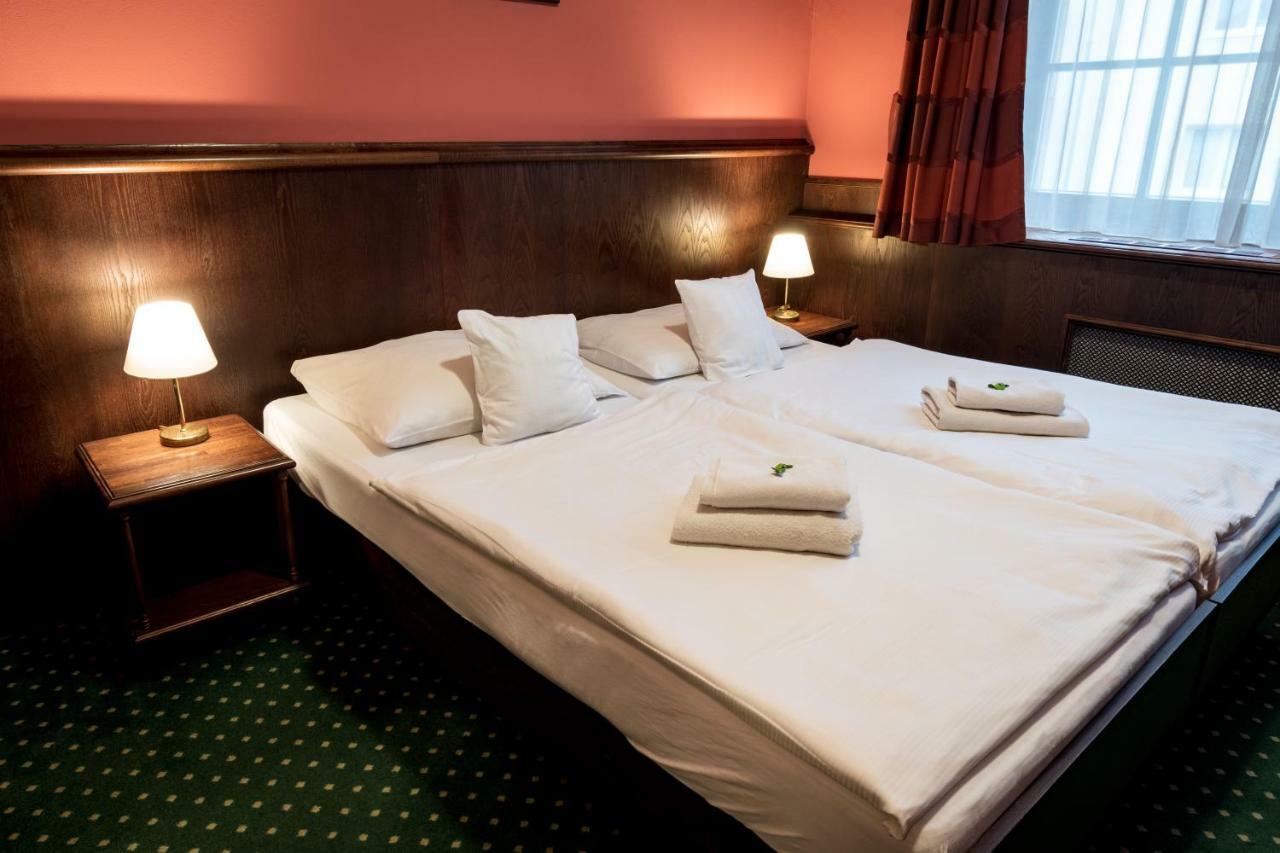 Hotel U Hejtmana Sarovce Uherské Hradiště Kültér fotó