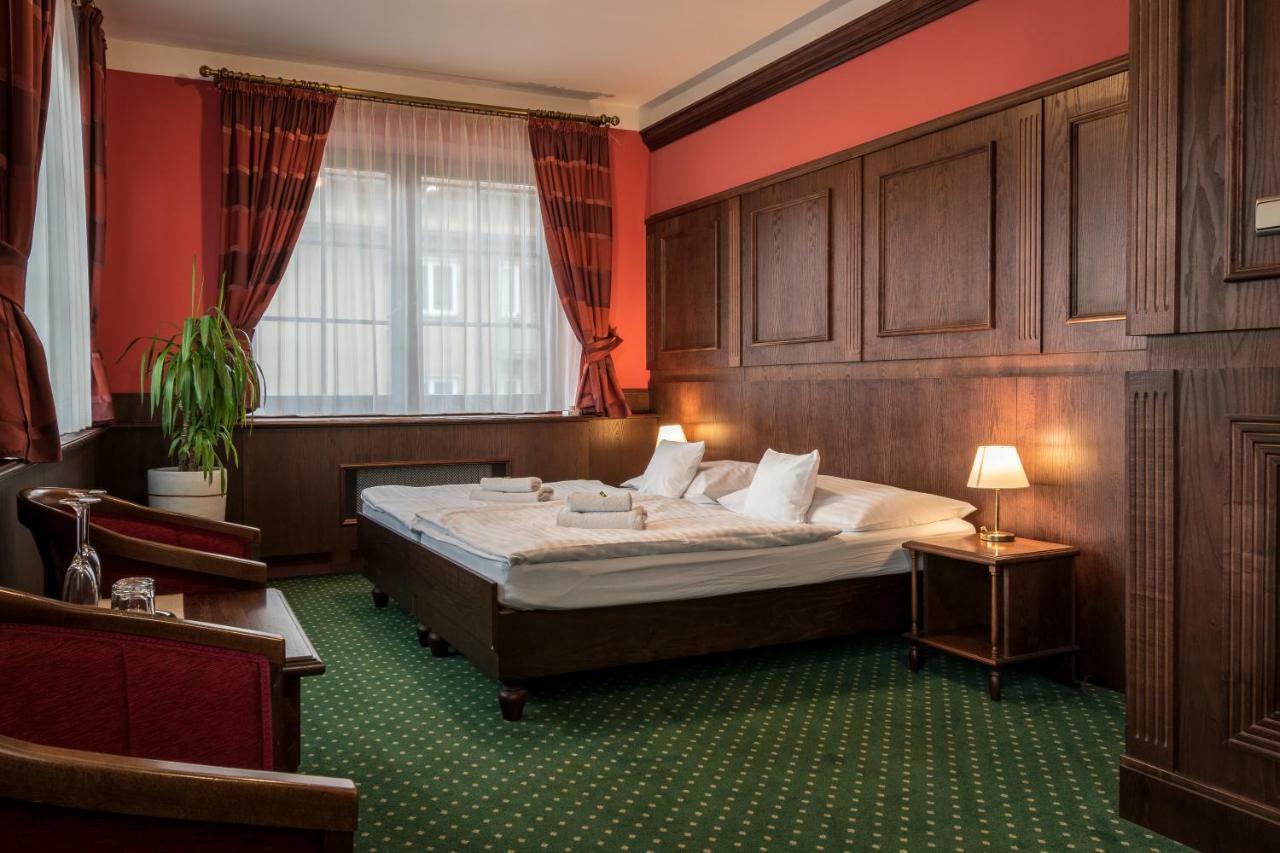 Hotel U Hejtmana Sarovce Uherské Hradiště Szoba fotó