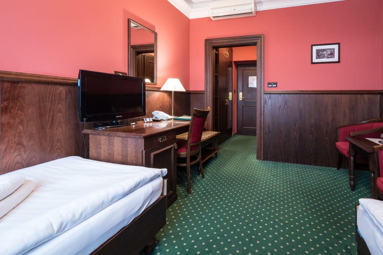 Hotel U Hejtmana Sarovce Uherské Hradiště Kültér fotó