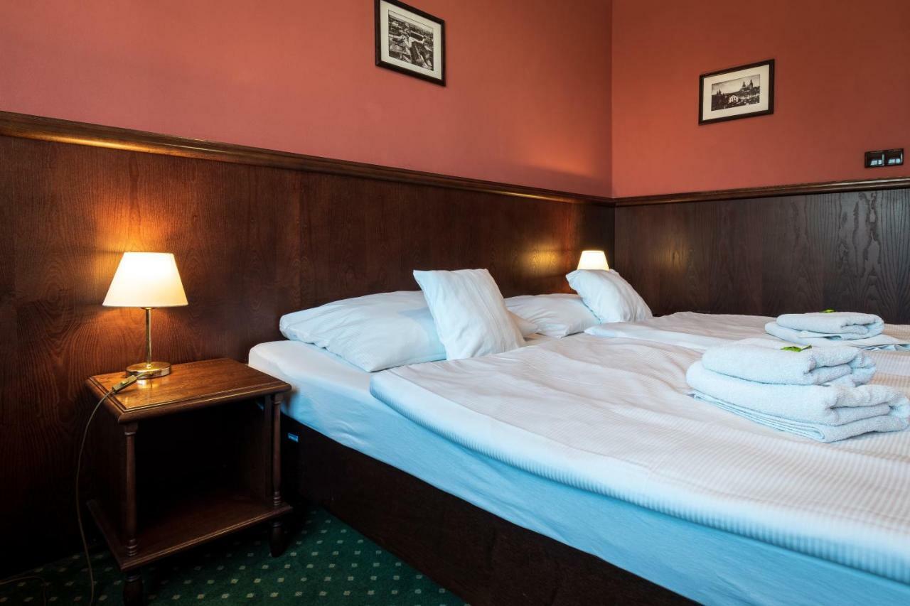 Hotel U Hejtmana Sarovce Uherské Hradiště Kültér fotó