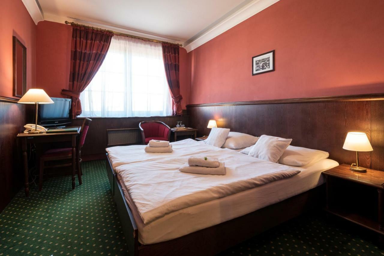 Hotel U Hejtmana Sarovce Uherské Hradiště Kültér fotó