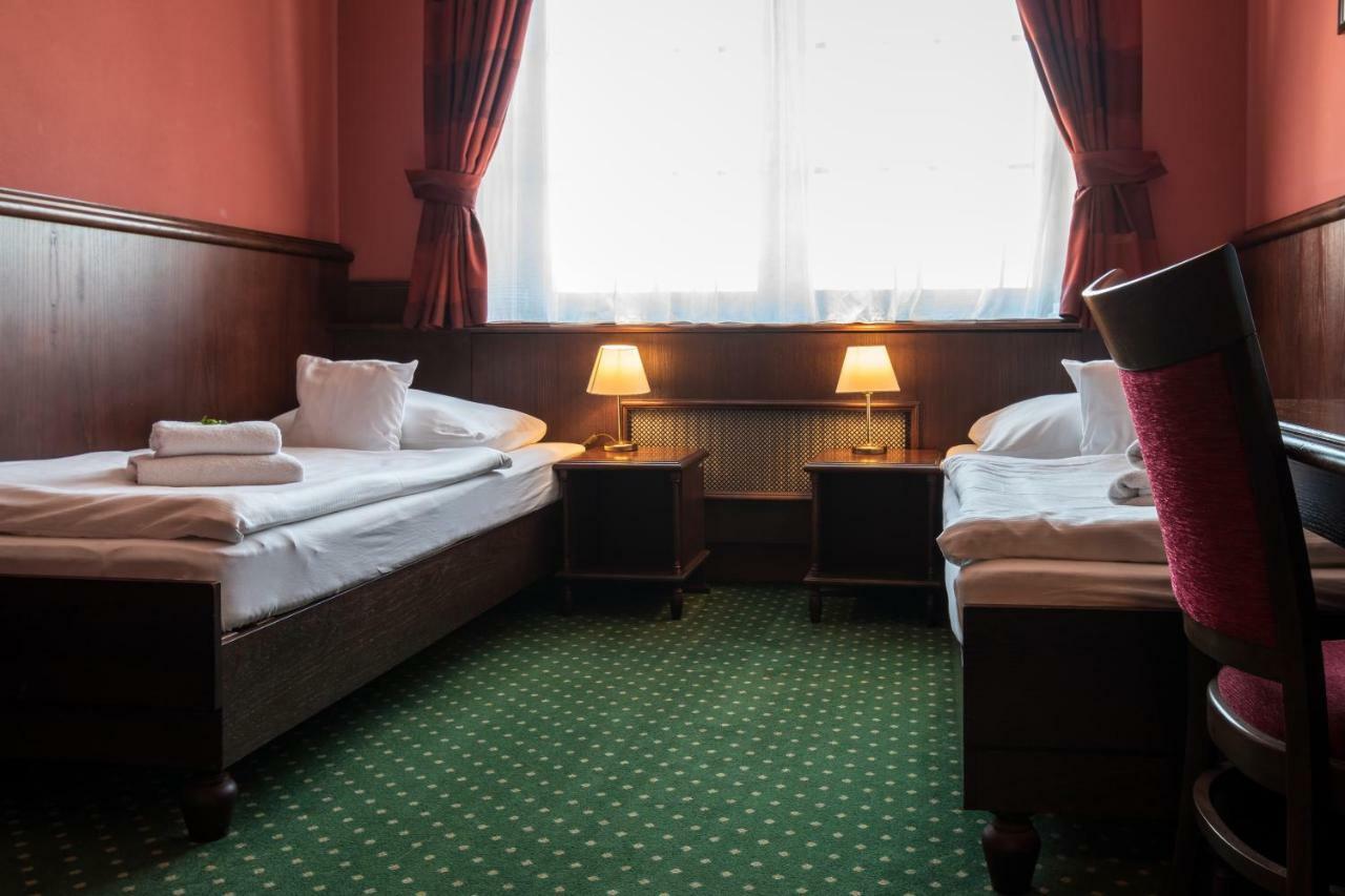 Hotel U Hejtmana Sarovce Uherské Hradiště Kültér fotó
