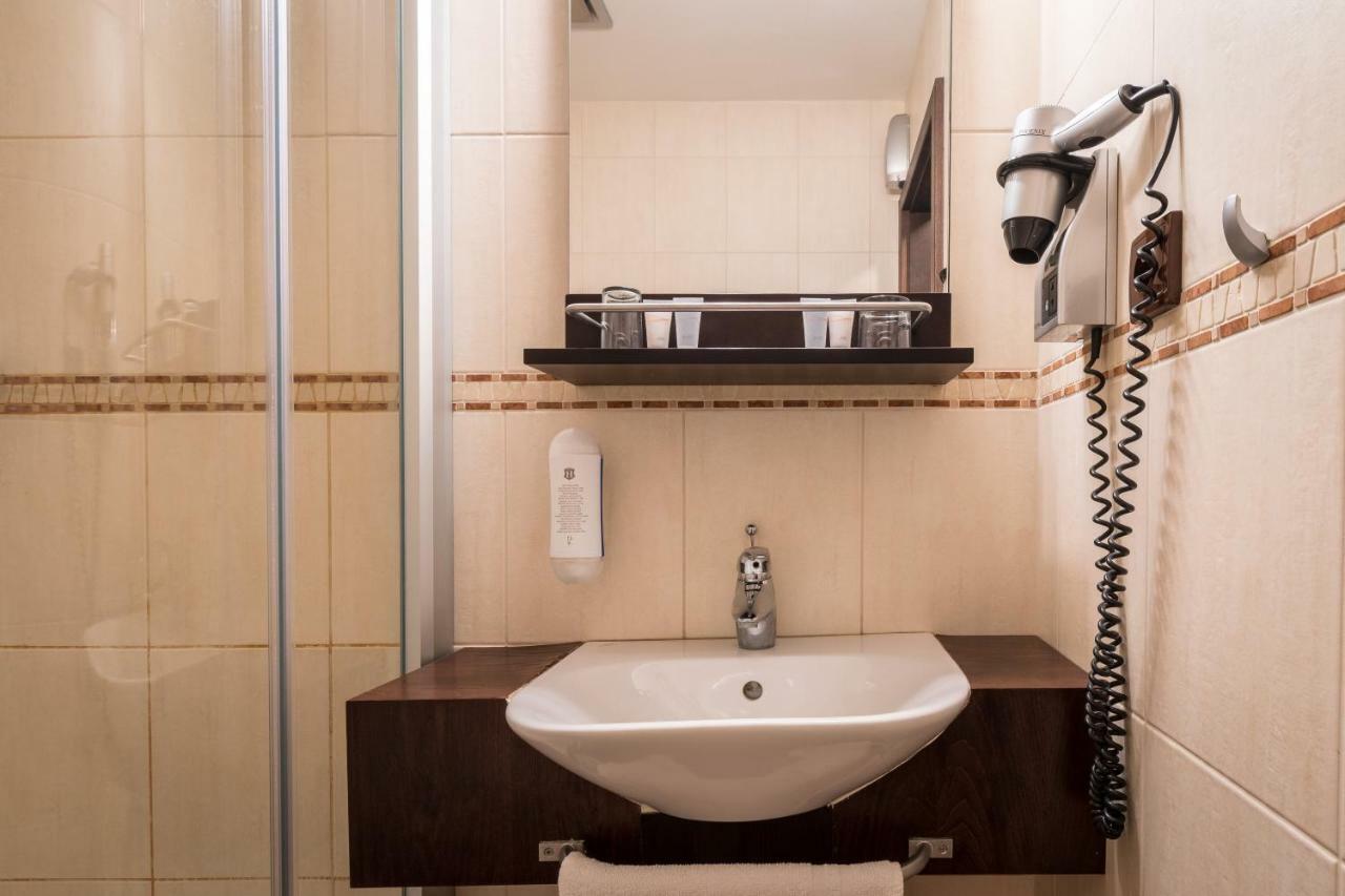 Hotel U Hejtmana Sarovce Uherské Hradiště Kültér fotó