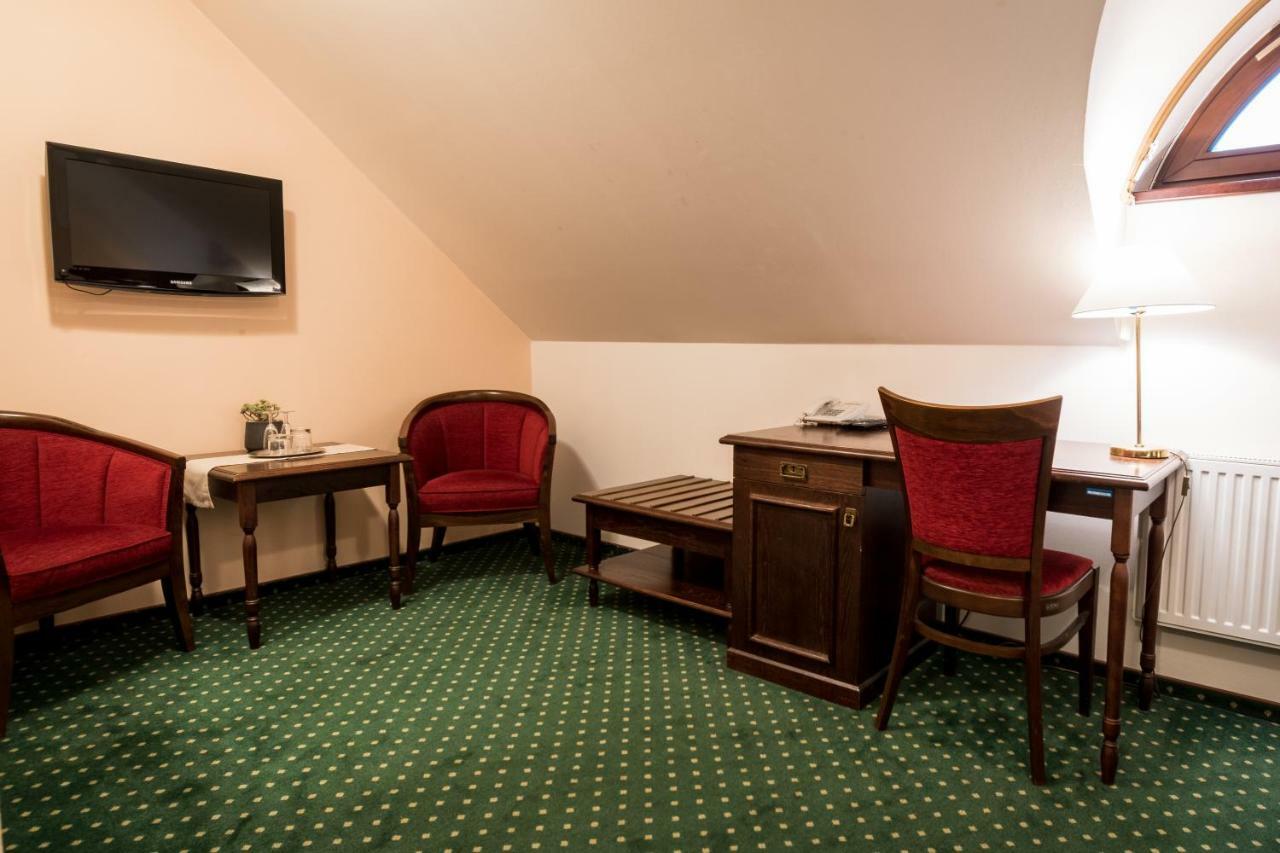 Hotel U Hejtmana Sarovce Uherské Hradiště Kültér fotó