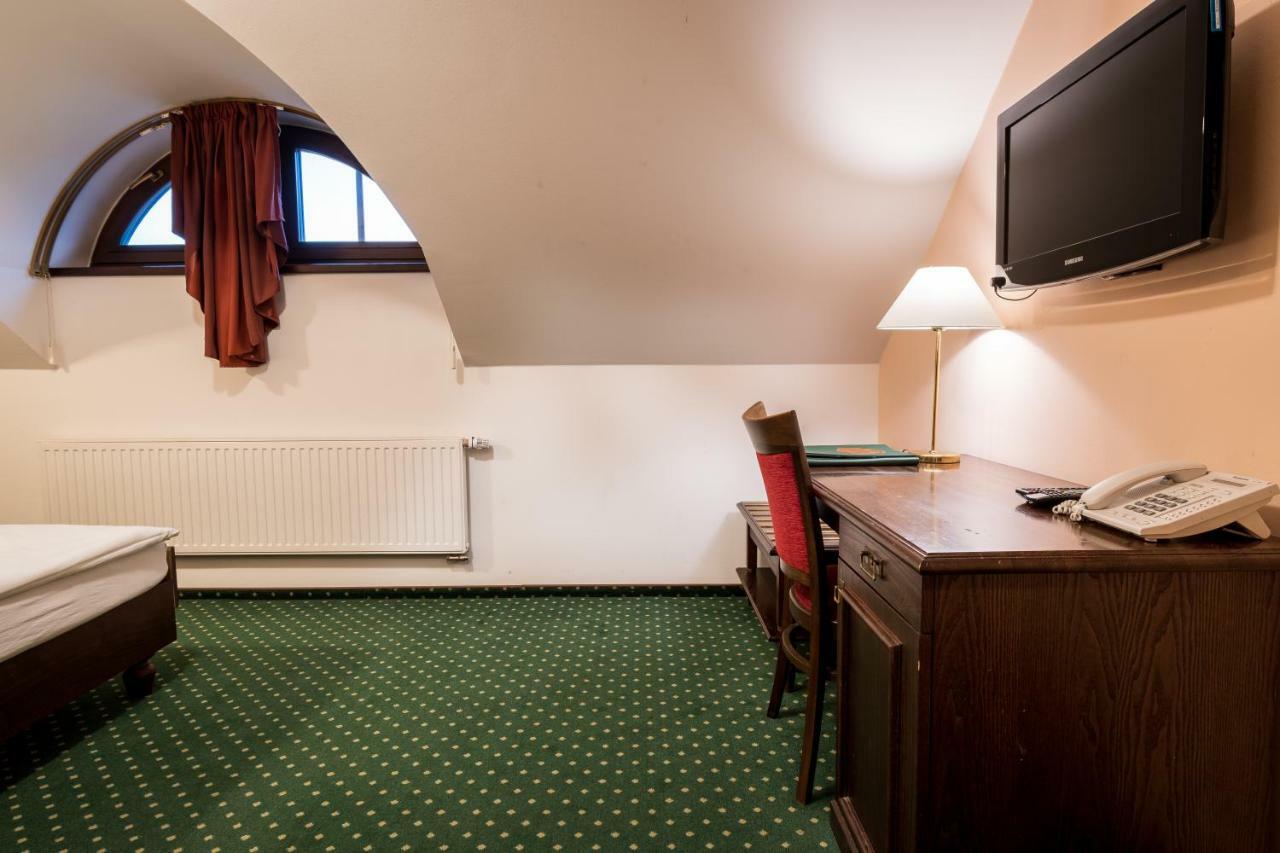 Hotel U Hejtmana Sarovce Uherské Hradiště Kültér fotó