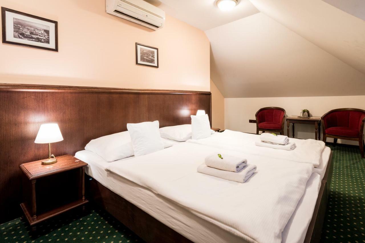 Hotel U Hejtmana Sarovce Uherské Hradiště Kültér fotó