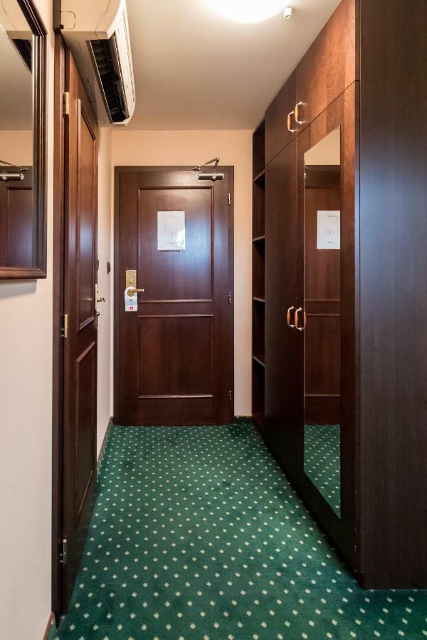 Hotel U Hejtmana Sarovce Uherské Hradiště Kültér fotó