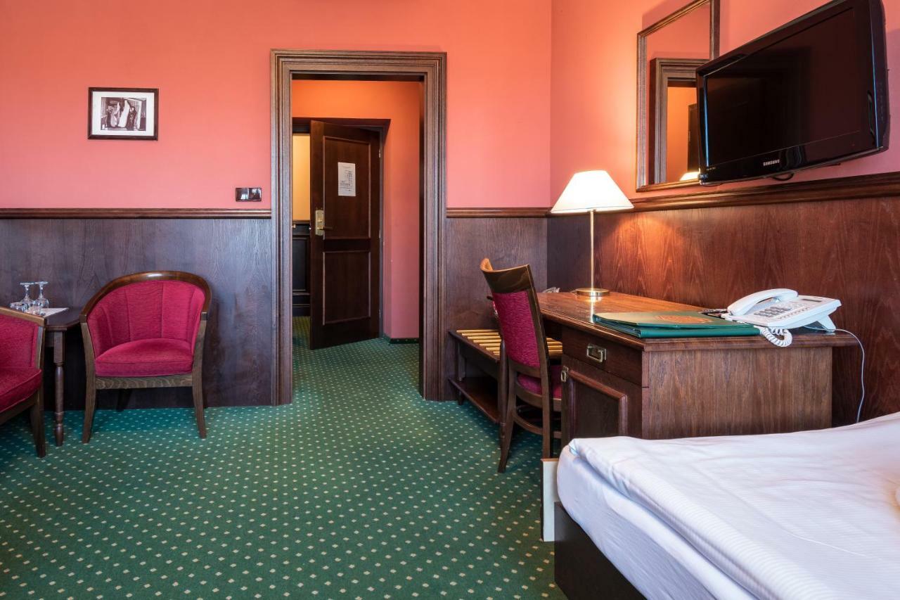 Hotel U Hejtmana Sarovce Uherské Hradiště Kültér fotó