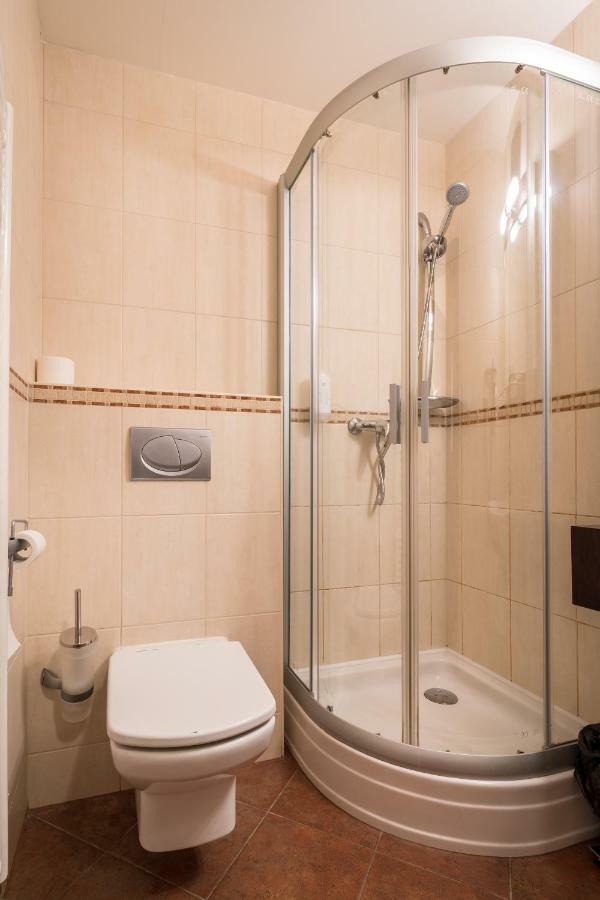 Hotel U Hejtmana Sarovce Uherské Hradiště Kültér fotó