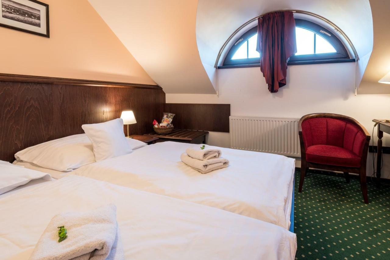 Hotel U Hejtmana Sarovce Uherské Hradiště Kültér fotó