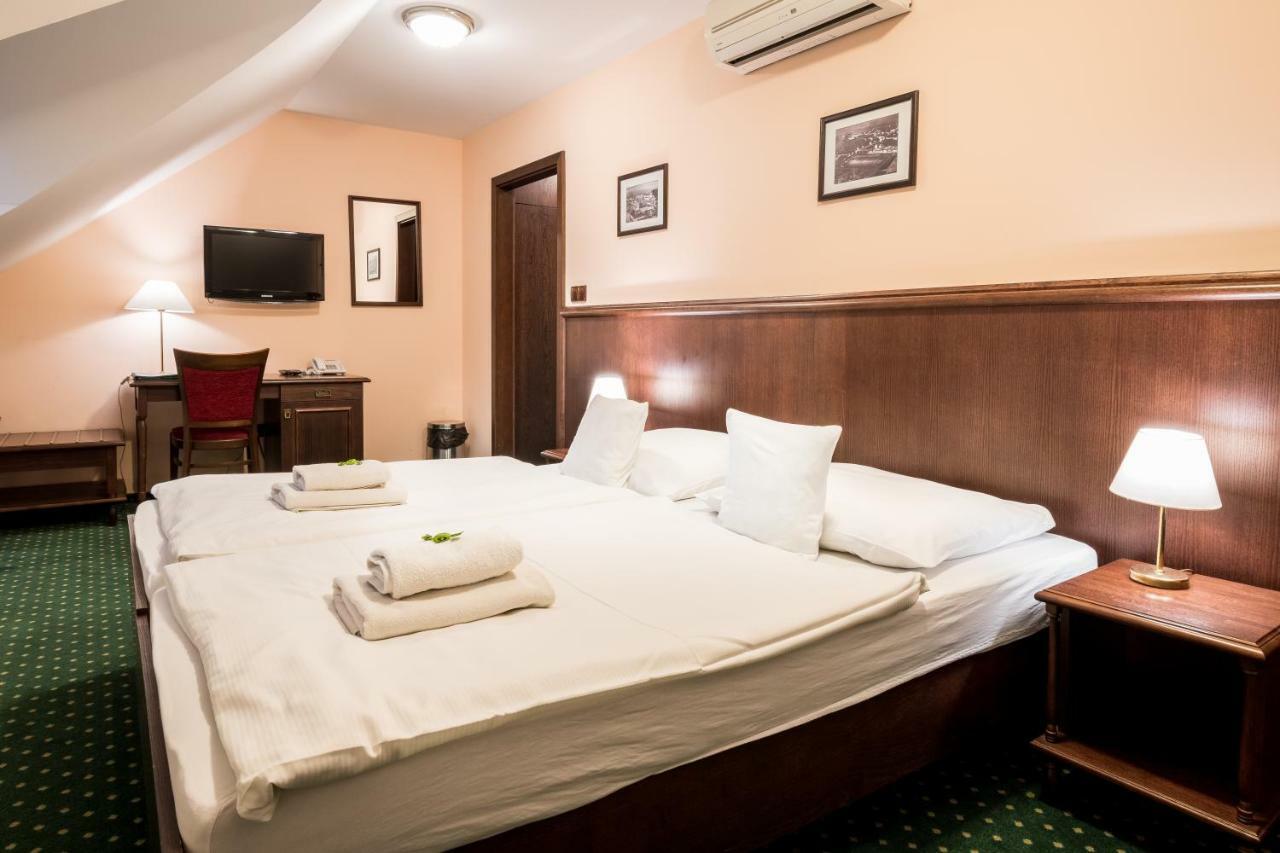 Hotel U Hejtmana Sarovce Uherské Hradiště Kültér fotó