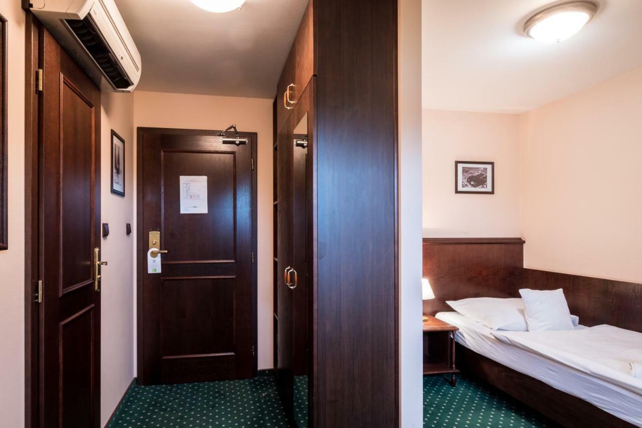 Hotel U Hejtmana Sarovce Uherské Hradiště Kültér fotó