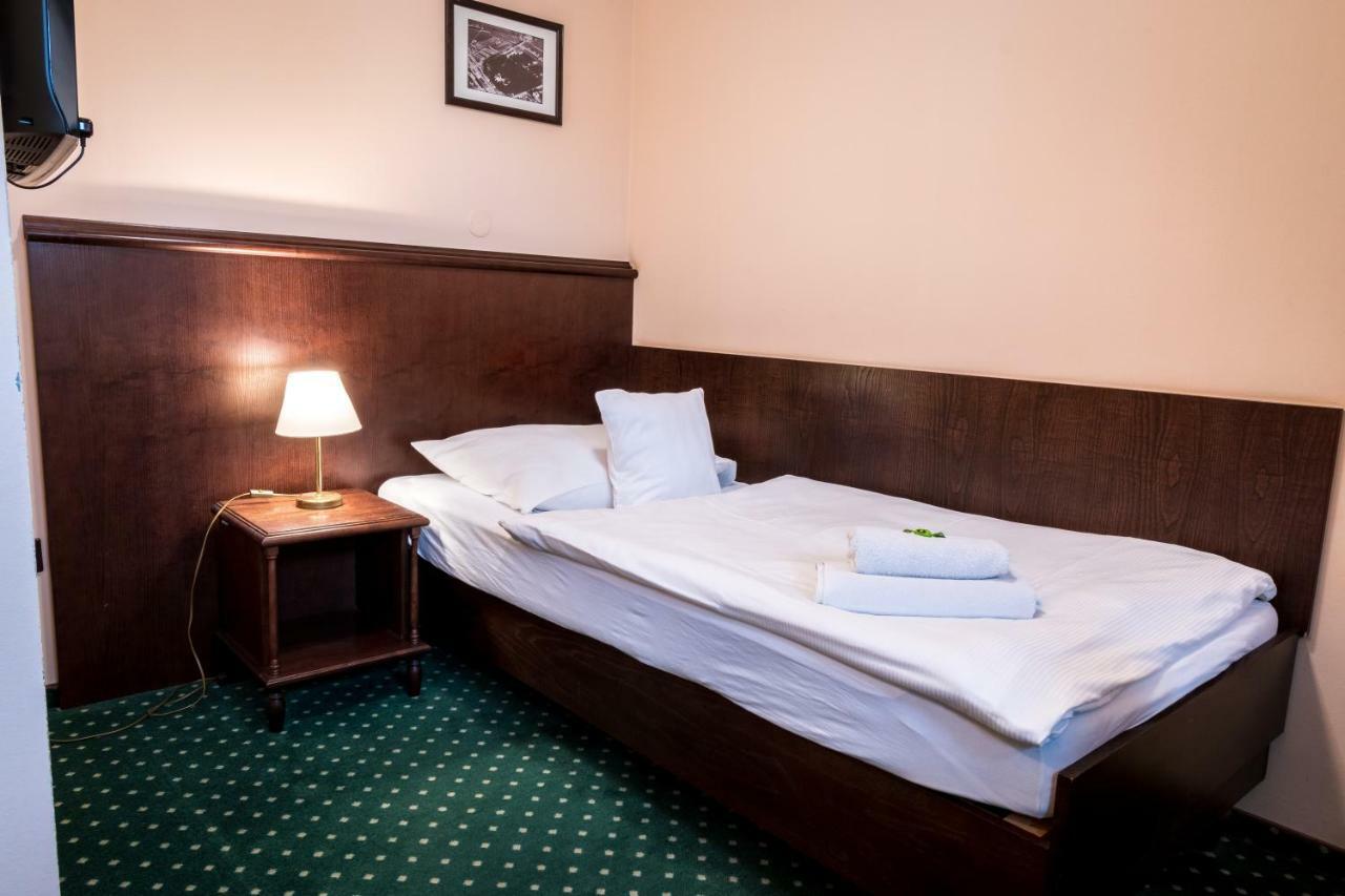 Hotel U Hejtmana Sarovce Uherské Hradiště Kültér fotó