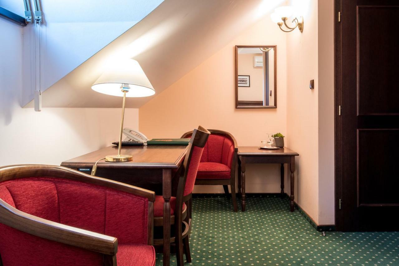 Hotel U Hejtmana Sarovce Uherské Hradiště Kültér fotó